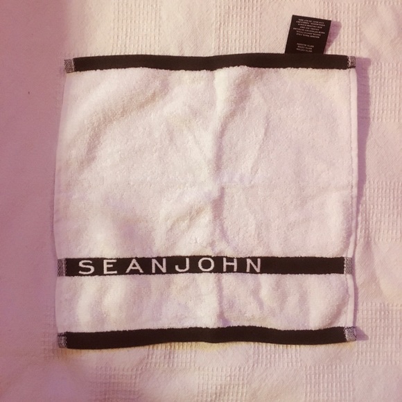 Sean John Hand Towel Set - Picture 2 of 4